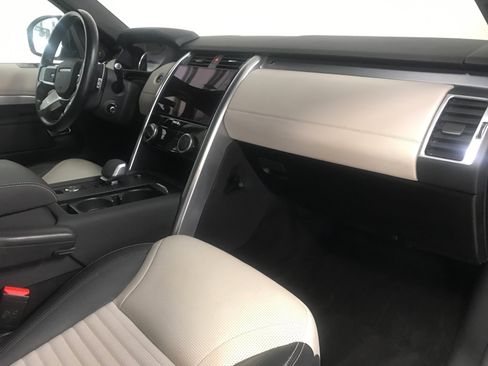 Used 2023 Land Rover Discovery S R-Dynamic image 11