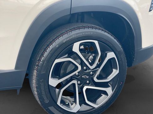 New 2026 Chevrolet Trax RS w/ Driver Confidence Package FWD image 25