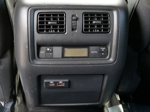 Used 2019 Nissan Pathfinder SV AWD/4WD image 15