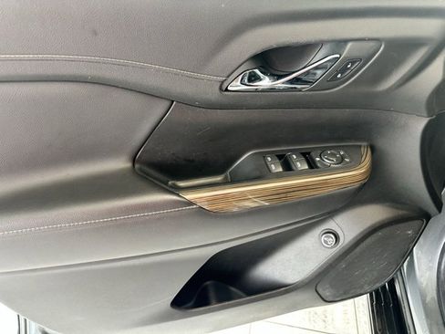 Used 2022 GMC Acadia SLE w/ GMC Pro Grade Package image 9