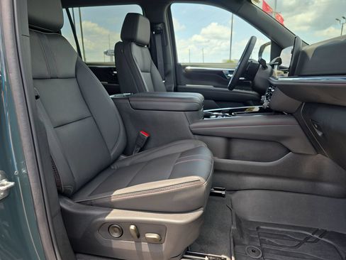 Used 2026 Chevrolet Suburban RST w/ Comfort Package RWD image 16