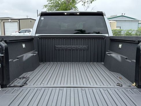Certified 2025 Toyota Tacoma SR5 AWD/4WD image 37