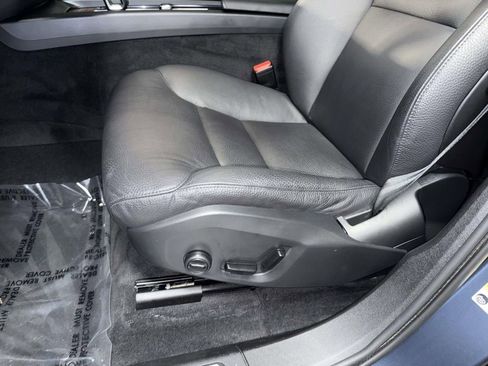 Used 2023 Volvo XC60 B5 Plus image 3