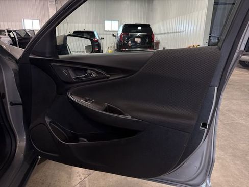 Used 2017 Chevrolet Malibu LT FWD image 31