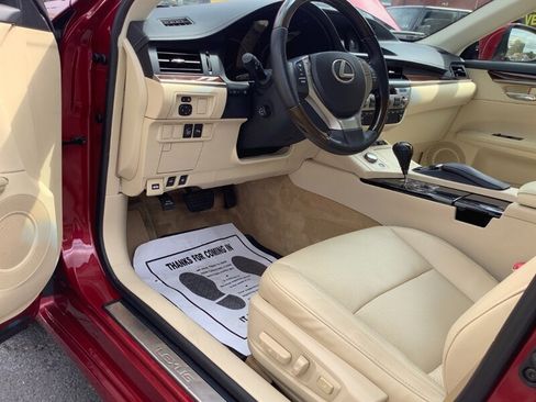 Used 2014 Lexus ES 350 w/ Luxury Package FWD image 10