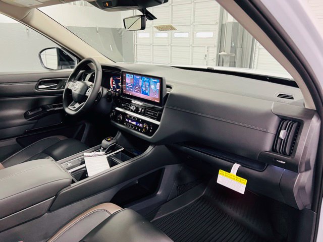 New 2026 Nissan Pathfinder Platinum FWD image 35