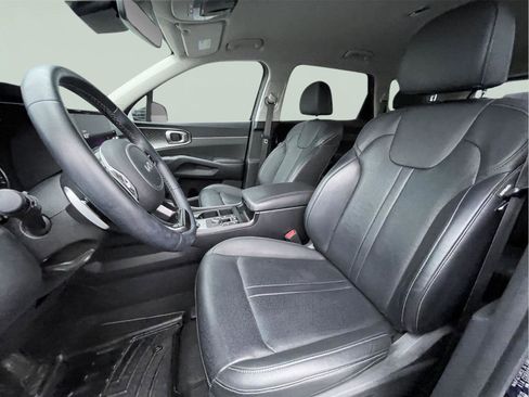 Used 2023 Kia Sorento EX image 12
