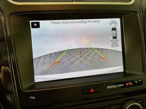 Used 2017 Ford Explorer XLT w/ Equipment Group 202A AWD/4WD image 21