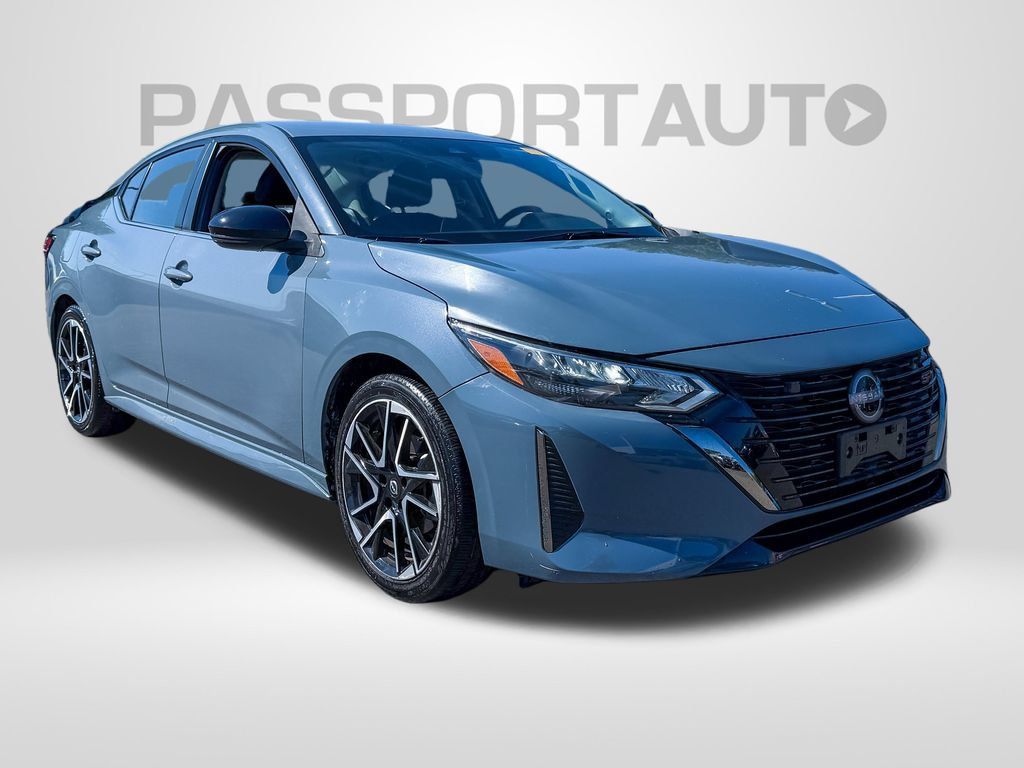 Used 2025 Nissan Sentra SR FWD image 2