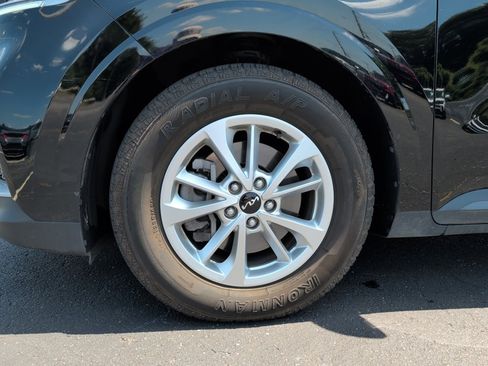 Used 2024 Kia Carnival LX FWD image 31
