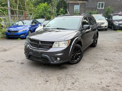 Used 2019 Dodge Journey SE w/ Connectivity Group FWD image 3