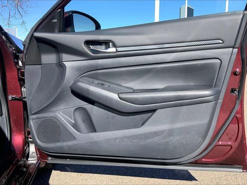 Used 2024 Nissan Altima 2.5 SV w/ SV Premium Package image 22