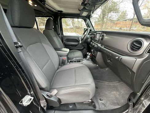 Used 2023 Jeep Wrangler Unlimited Sport image 23