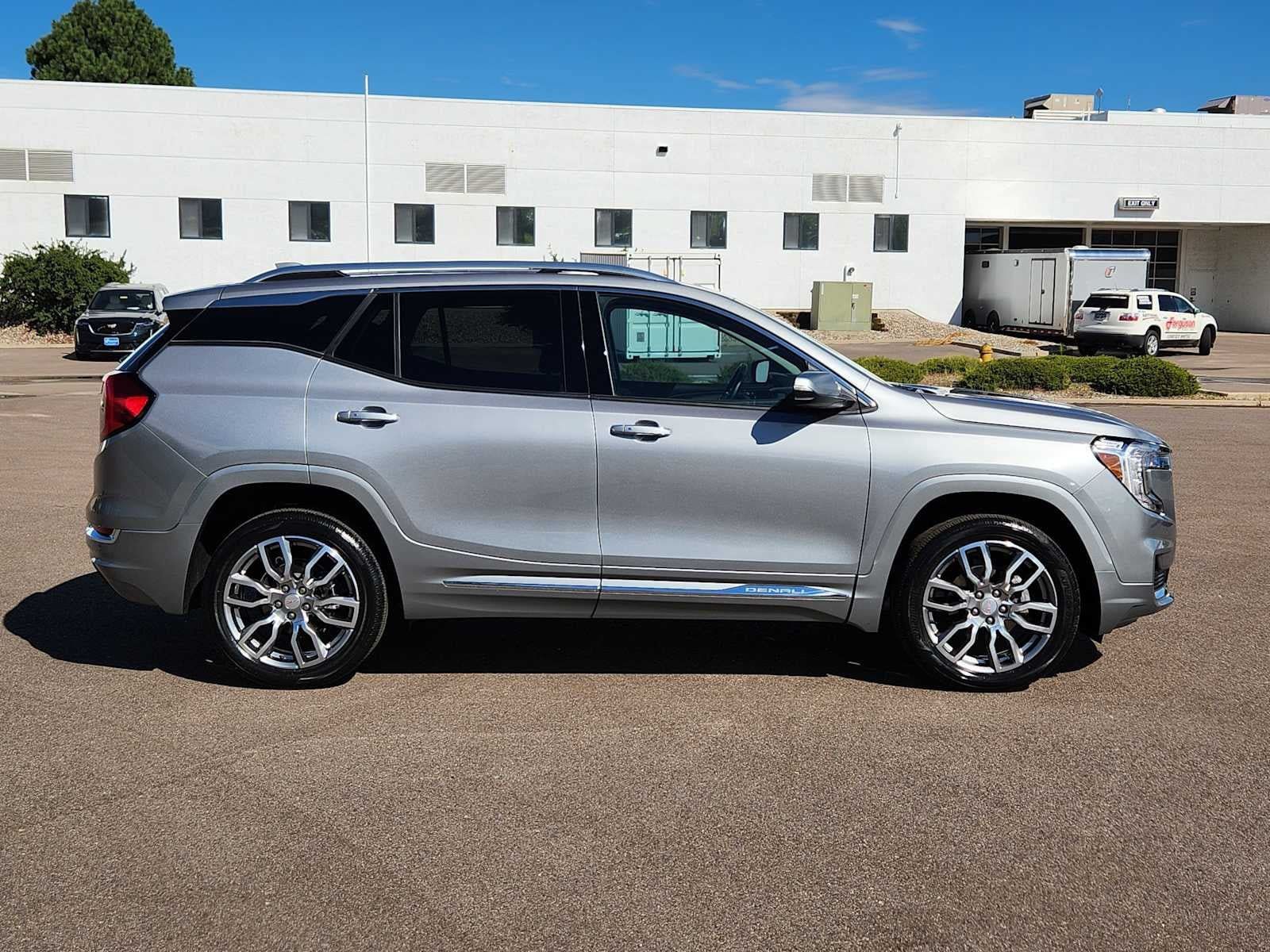 Used 2024 GMC Terrain Denali AWD/4WD image 2