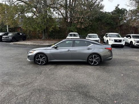 Used 2024 Nissan Altima 2.5 SR w/ SR Premium Package image 8