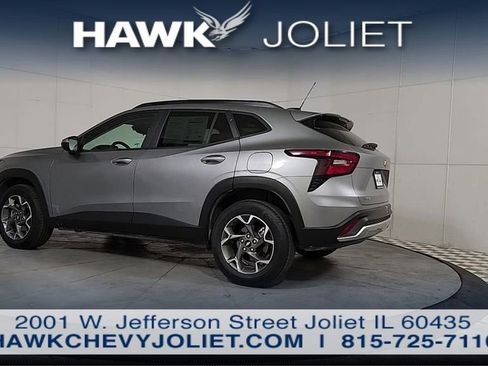 Used 2025 Chevrolet Trax LT w/ LT Convenience Package FWD image 4