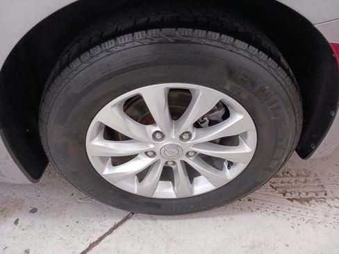 Used 2018 Chrysler Pacifica Touring-L image 32