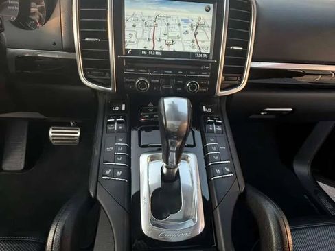 Used 2016 Porsche Cayenne S w/ Premium Plus Package AWD/4WD image 21