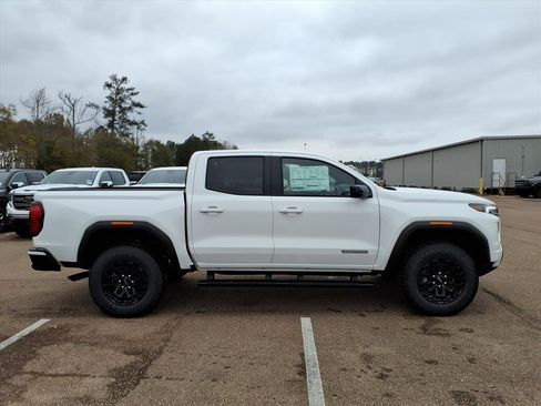 New 2026 GMC Canyon Elevation w/ Convenience Package image 3