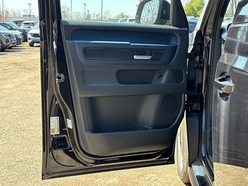 New 2025 Volkswagen ID. Buzz Pro S image 9