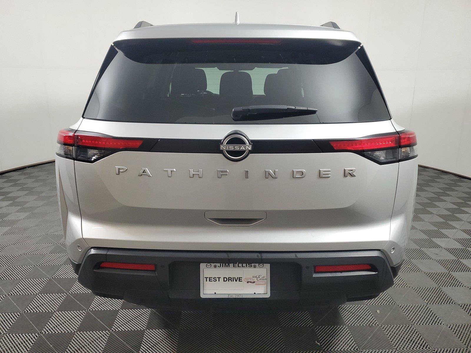 Used 2025 Nissan Pathfinder SV FWD image 5
