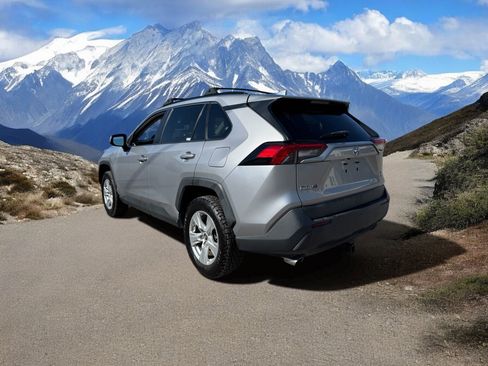 Used 2019 Toyota RAV4 XLE AWD/4WD image 3