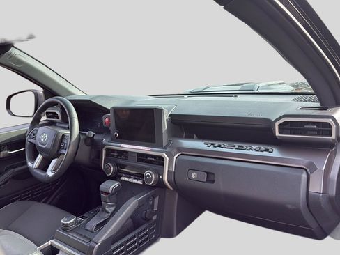 Used 2024 Toyota Tacoma TRD Sport image 15