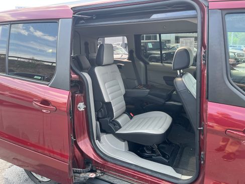 Used 2020 Ford Transit Connect Titanium image 13