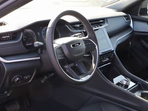 New 2025 Jeep Grand Cherokee Altitude image 10