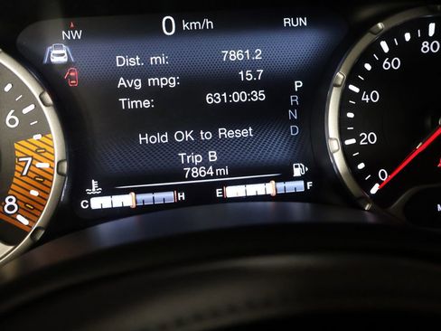 Used 2022 Jeep Renegade Latitude w/ Convenience Group AWD/4WD image 35