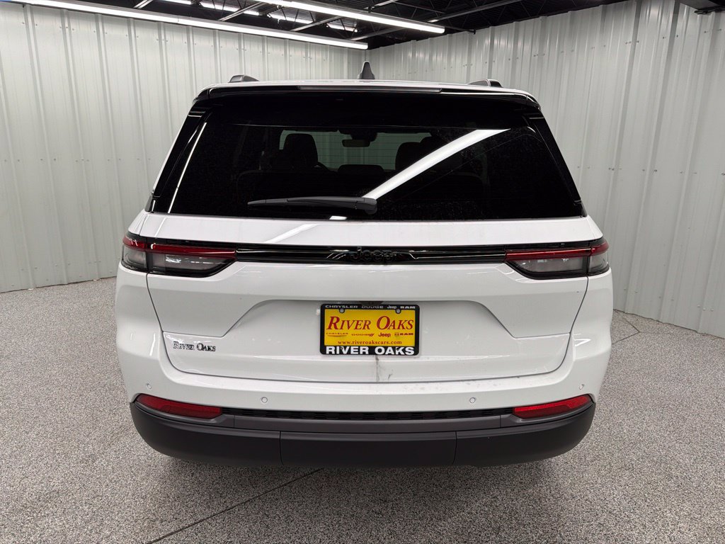 New 2026 Jeep Grand Cherokee Limited w/ Limited Altitude Package RWD image 5