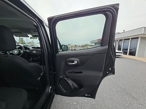 Used 2020 Jeep Renegade Sport w/ Sport Appearance Group image 40