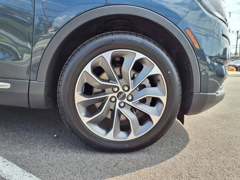 Certified 2022 Lincoln Nautilus Reserve w/ Equipment Group 201A image 9