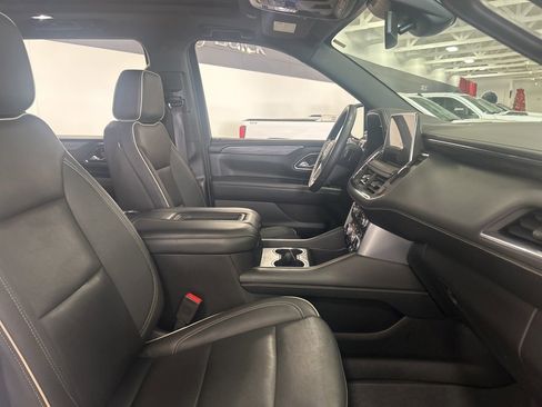 Used 2023 GMC Yukon XL SLT w/ SLT Luxury Package image 14