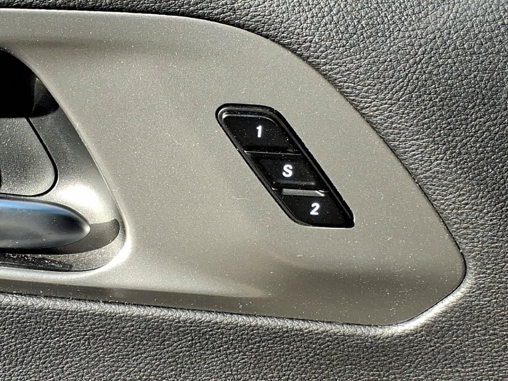 Used 2025 Chrysler Pacifica Select FWD image 15