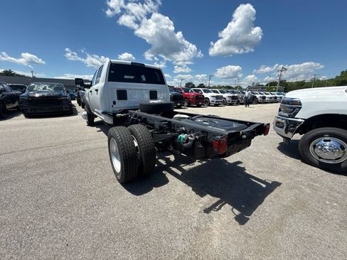 New 2026 RAM 5500 Tradesman w/ Chrome Appearance Group AWD/4WD image 3