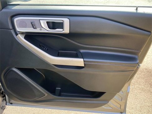 Used 2023 Ford Explorer Limited w/ Equipment Group 301A image 37
