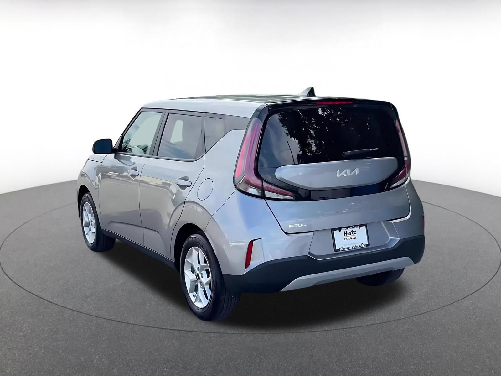 Used 2025 Kia Soul LX w/ LX Technology Package FWD image 10