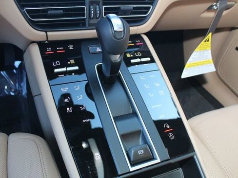 New 2026 Porsche Macan Base image 16