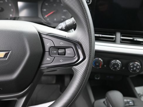 Used 2024 Chevrolet Trax LS w/ LS Convenience Package image 12