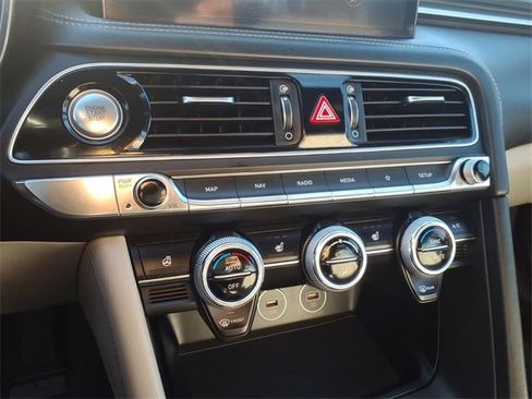 Used 2023 Genesis G70 2.0T image 18