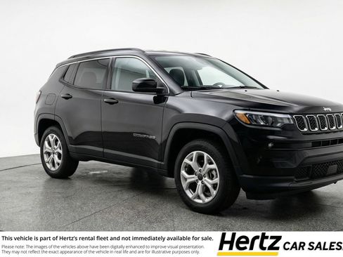 Used 2025 Jeep Compass Latitude AWD/4WD image 1