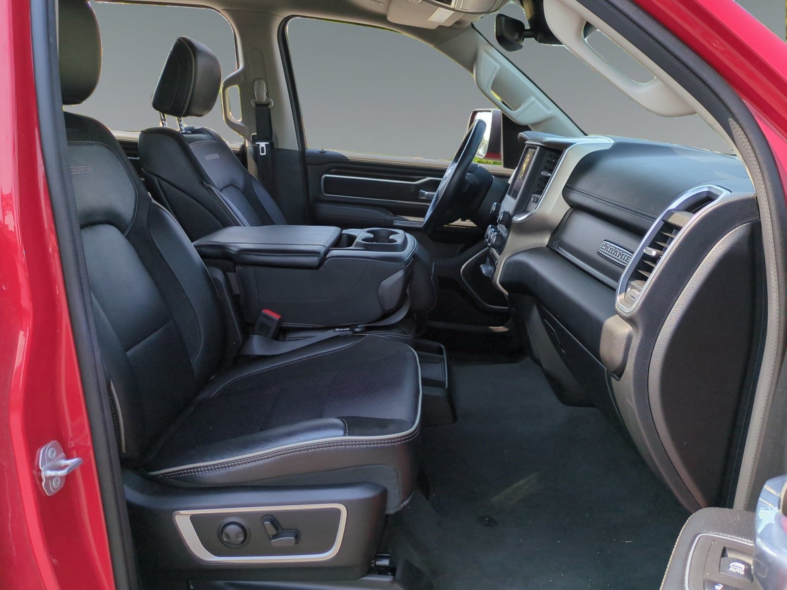 Used 2022 RAM 1500 Laramie AWD/4WD image 15