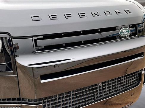 Used 2025 Land Rover Defender 130 X-Dynamic SE AWD/4WD image 29