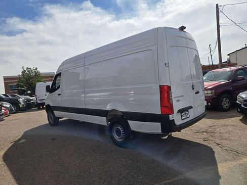 Used 2024 Mercedes-Benz Sprinter 2500 image 8