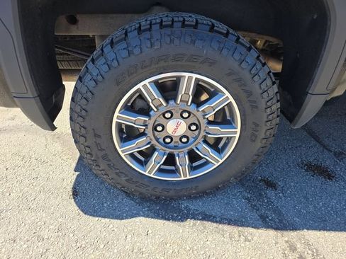 Used 2024 GMC Sierra 1500 AT4 w/ Technology Package AWD/4WD image 19