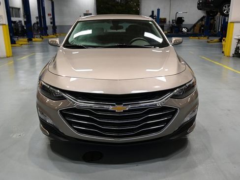 Used 2022 Chevrolet Malibu LT image 2