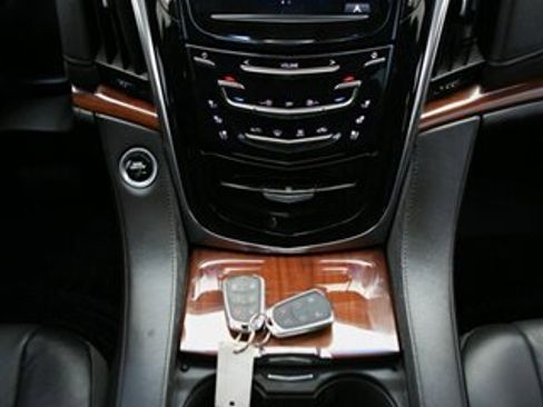 Used 2016 Cadillac Escalade Luxury image 26