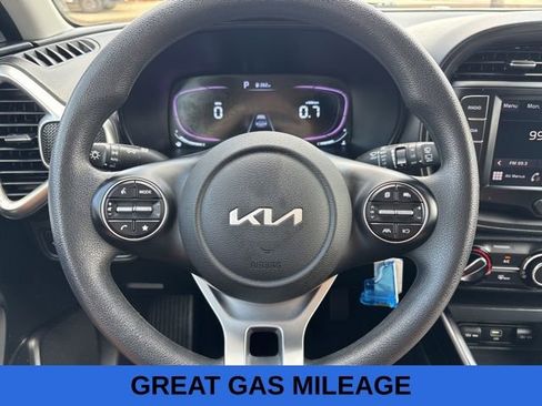 Used 2025 Kia Soul LX w/ LX Technology Package FWD image 5