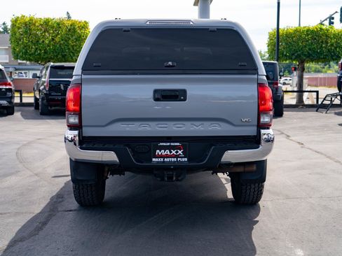 Used 2018 Toyota Tacoma TRD Off-Road AWD/4WD image 11